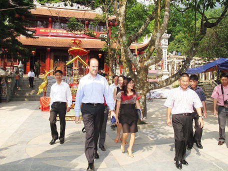 Đại sứ Cộng hòa Pháp thăm và làm việc tại dự án Cáp treo Tây Thiên